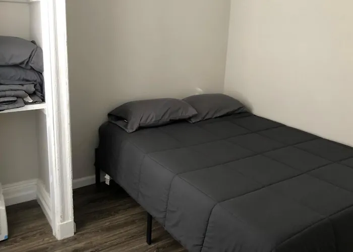 Private 2-Bedroom Apartment And New York City Manhattan Only 15 Mins Away