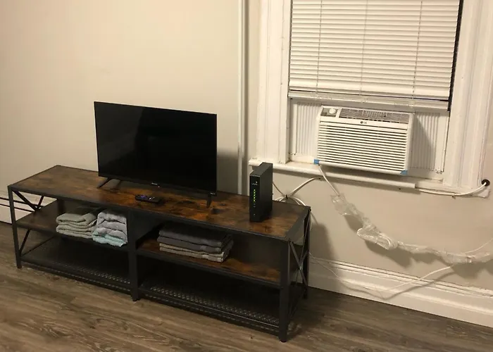 Private 2-Bedroom Apartment And New York City Manhattan Only 15 Mins Away