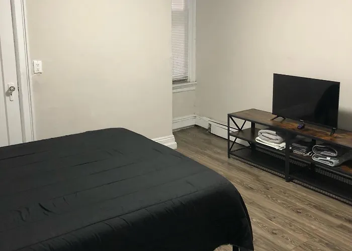 Private 2-Bedroom Apartment And New York City Manhattan Only 15 Mins Away