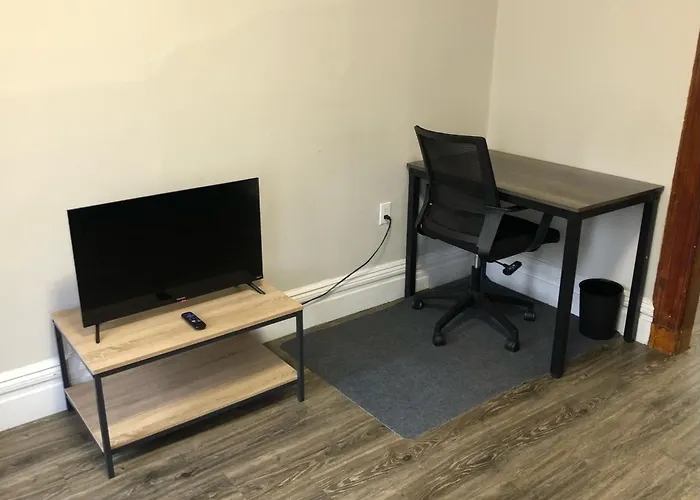 Private 2-Bedroom Apartment And New York City Manhattan Only 15 Mins Away
